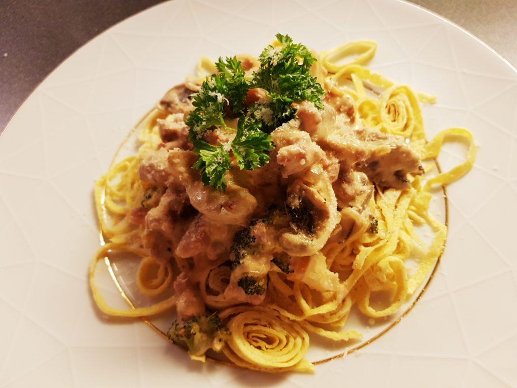 Tagliatelle med kremet saus Fett & Forstand Make Keto Great Again
